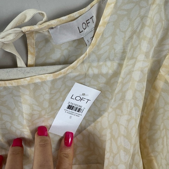NWT Loft feather print tie back peplum blouse Cream Blouse size small - Picture 9 of 11